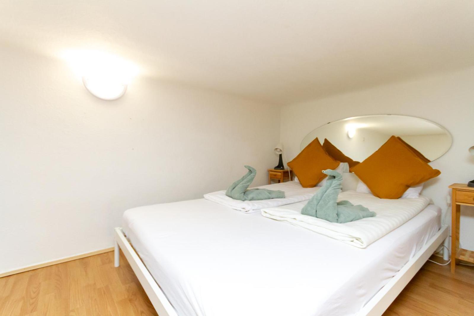 Bee-happy Downtown Apartment *